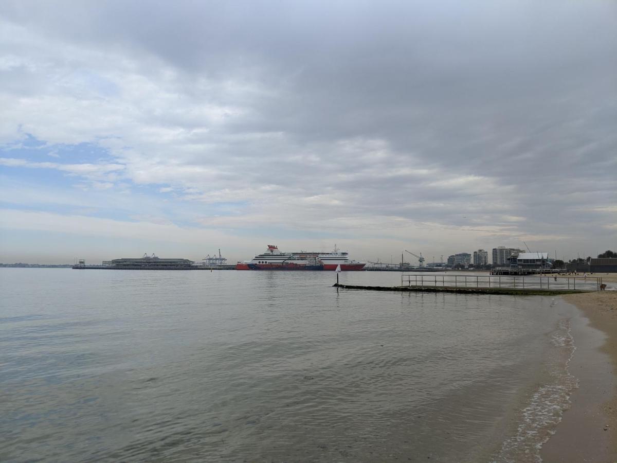 StayCentral - Spacious Seaviews Port Melburne Exterior foto